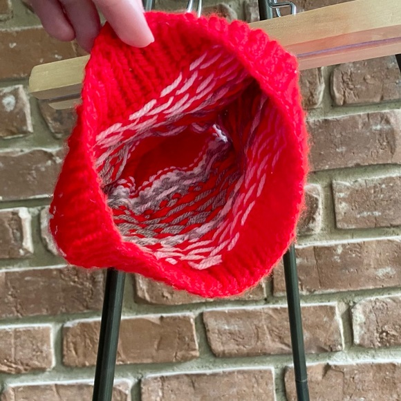 6-12M Red Knitted Toque - Picture 3 of 4
